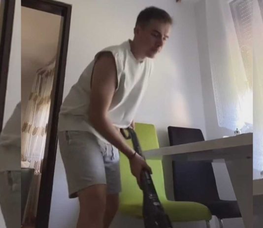 Mati je šla na roditeljski sestanek, ti pa čakaš in …